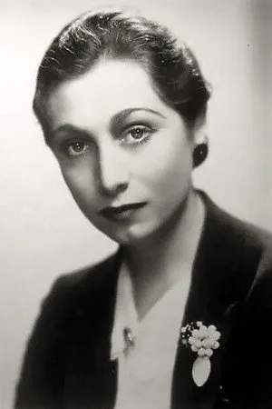 Photo of Aline MacMahon