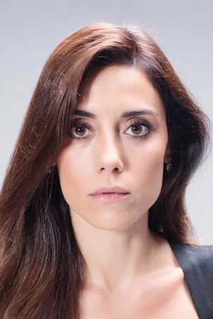 Photo of Cansu Dere