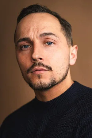 Photo of Elliot Warren