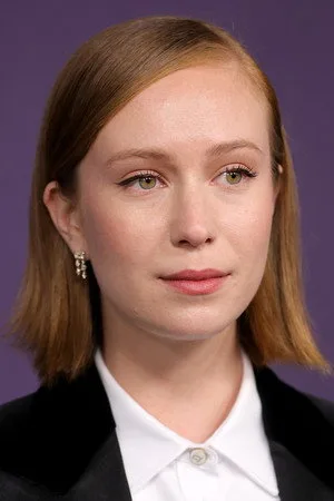 Photo of Hannah Einbinder