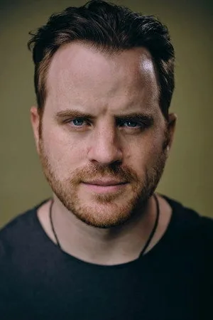 Foto de Robert Kazinsky