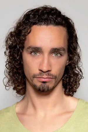 Photo of Robert Sheehan