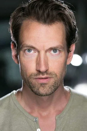 Photo of Tom Frederic